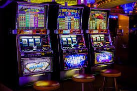 Meja blackjack live di platform bandulan dengan dealer profesional dan antarmuka taruhan pada perangkat mobile